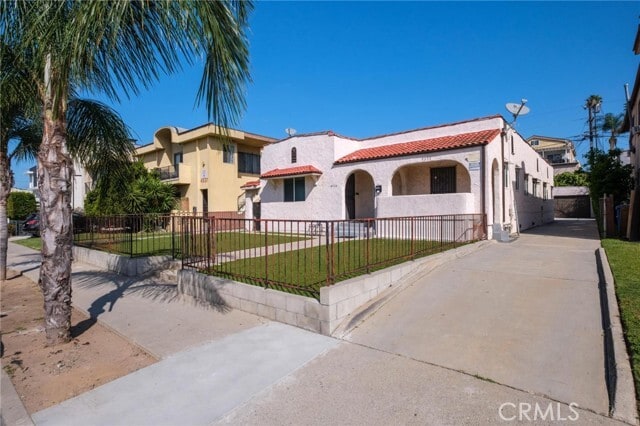 Building Photo - 4533 Saturn St