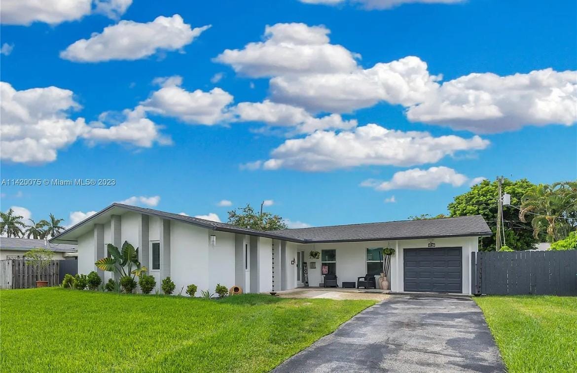 Building Photo - 9720 Bel Aire Dr