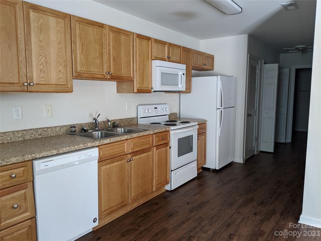 Building Photo - 154 Seagle St