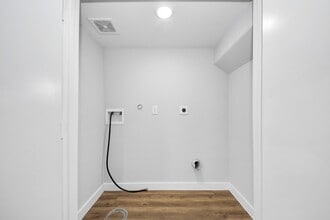 Building Photo - 6609 Bacher St