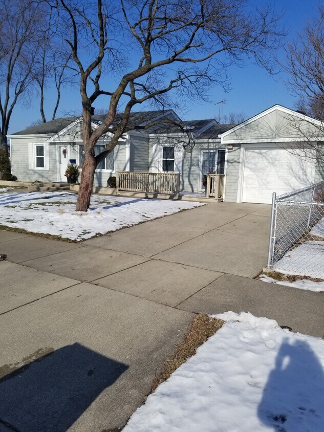 Welcome home! - 964 Oakwood Ave