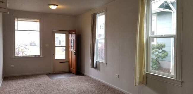Building Photo - 2 br, 1 bath House - 1220 7th Street