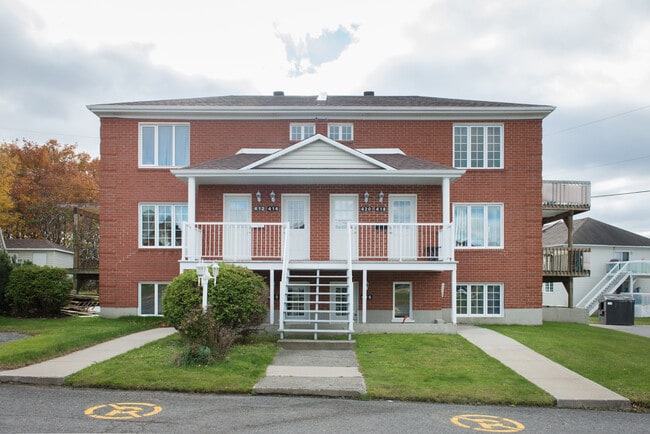 Building Photo - 322 Rue Hector-Fabre