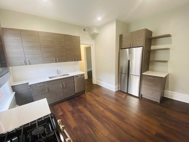 Foto del edificio - 4654 N Greenview Ave