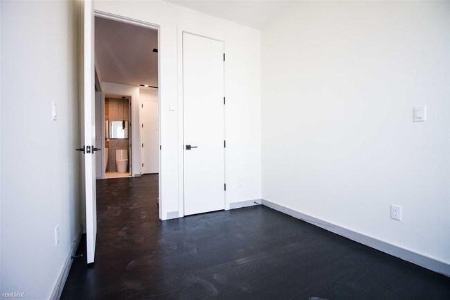 Foto del edificio - 3 br, 1.5 bath Apartment - 227 Winthrop St