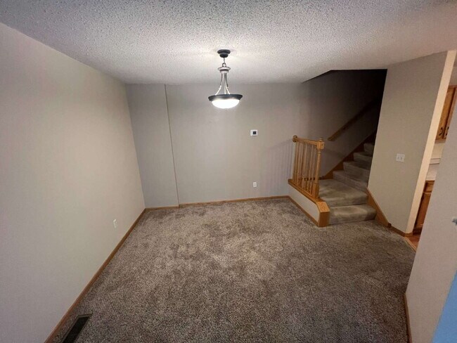 Foto del edificio - Spacious 3BR/1.5BA Townhome with Attached ...