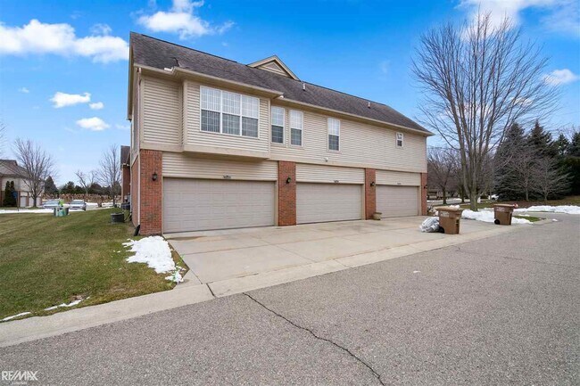 Building Photo - 49324 Silver Birch Cir