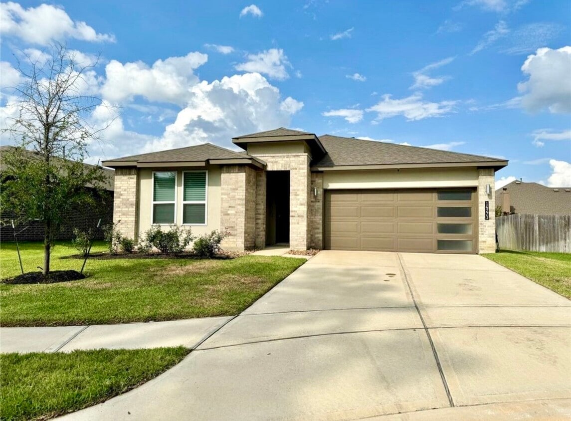 Foto principal - 14273 Lake Lodge Dr