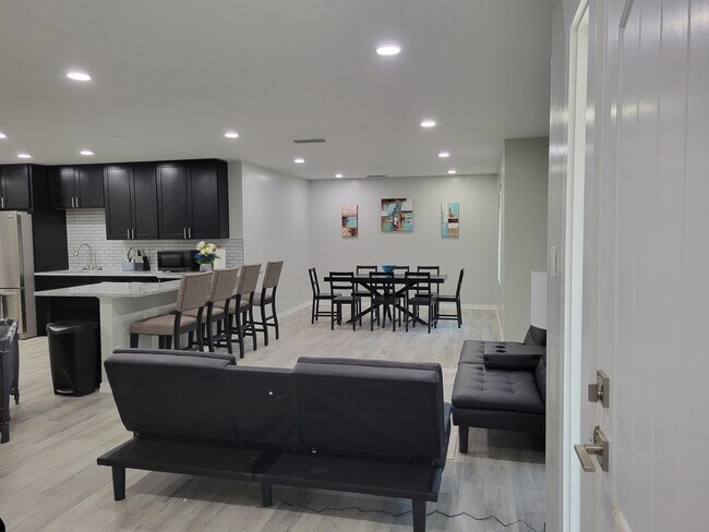 Building Photo - 3208 Futura Dr
