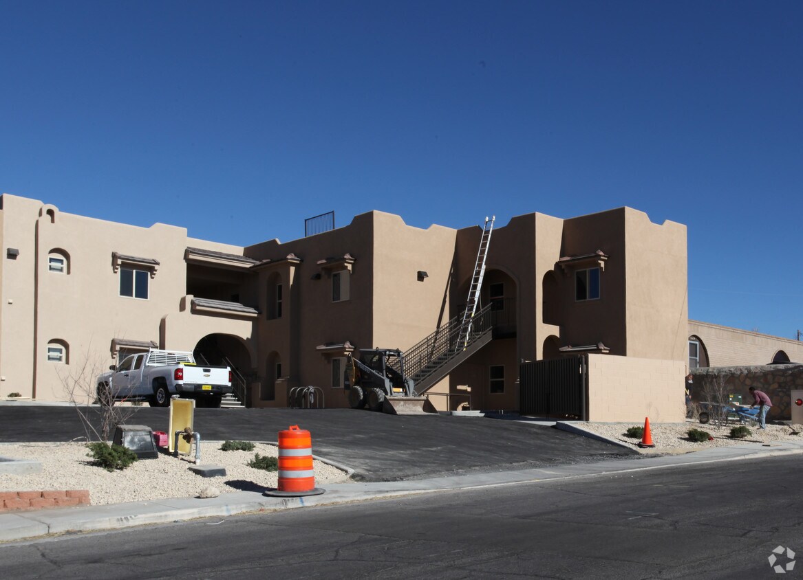 Primary Photo - Majestic Ridge Apartments