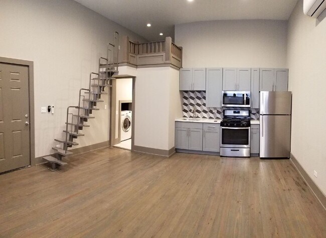Building Photo - 2957 N Avers Ave