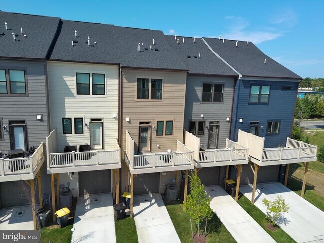 Building Photo - 4805 Vista Green Ln
