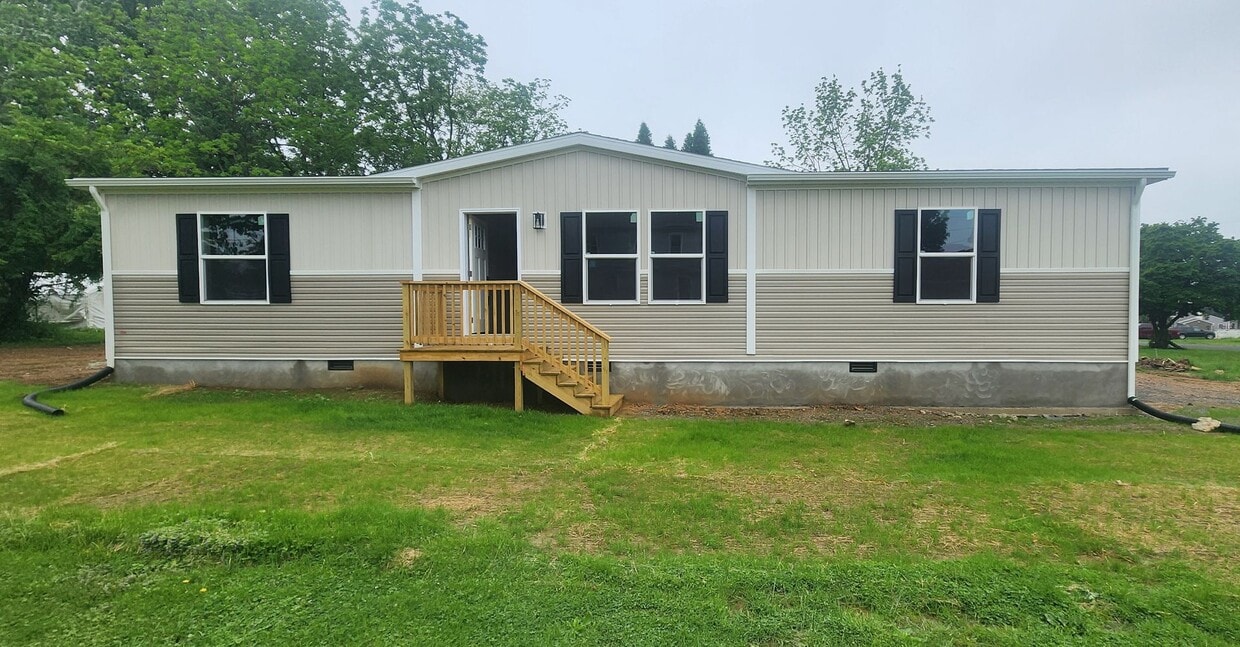 Primary Photo - New 3 Bedroom 2 bath Honeybrook single on ...