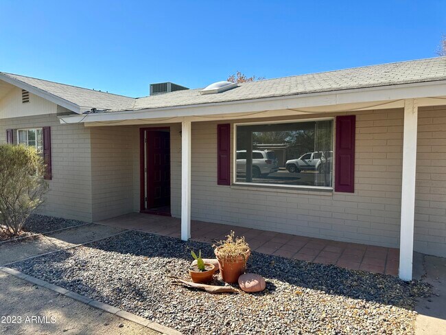 Foto del edificio - 543 W 17th St