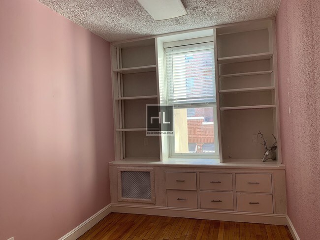 Foto del edificio - Huge 2 Bedroom Apartment