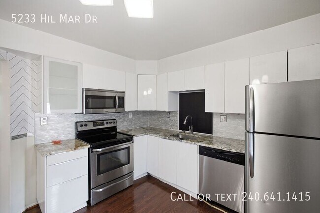Foto del edificio - 5233 Hil Mar Dr-