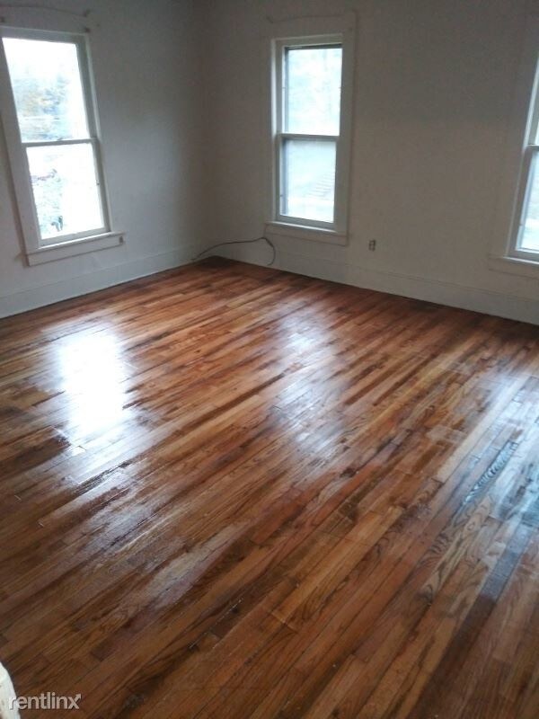 Primary Photo - 2 br, 1 bath Apartment - 359 1/2 E Bowman St