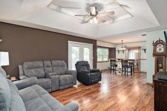 Building Photo - 4553 W La Siesta St
