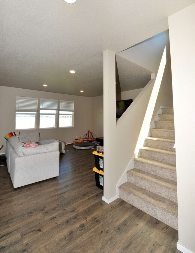 Building Photo - Practically NEW!! 4 bed 3 bath home, 3 car garage & RV parking
