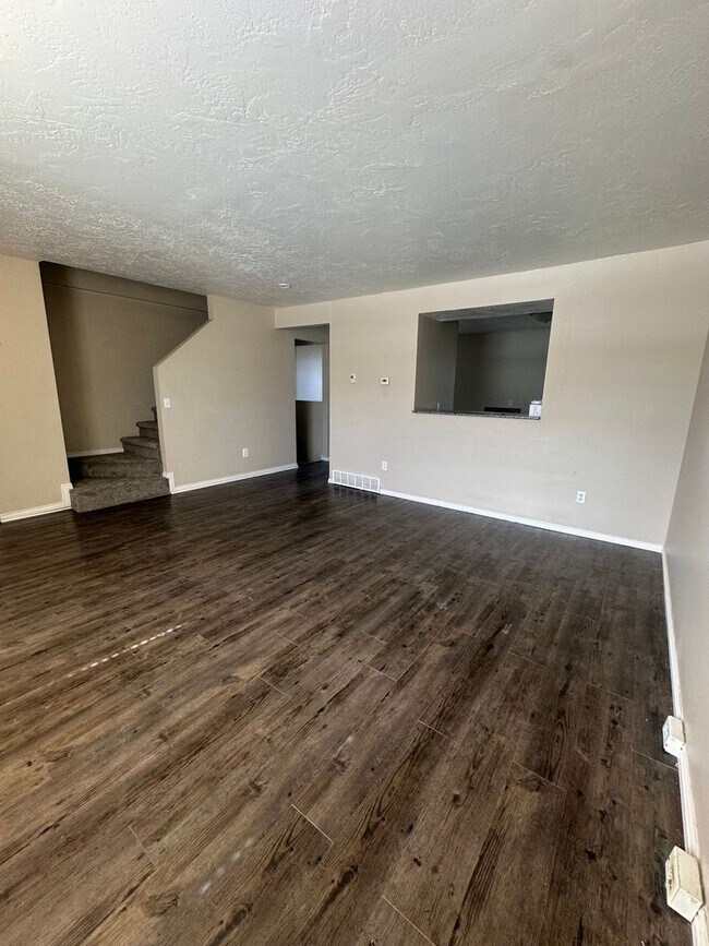 Foto del edificio - BEAUTIFUL TOWNHOME!!!