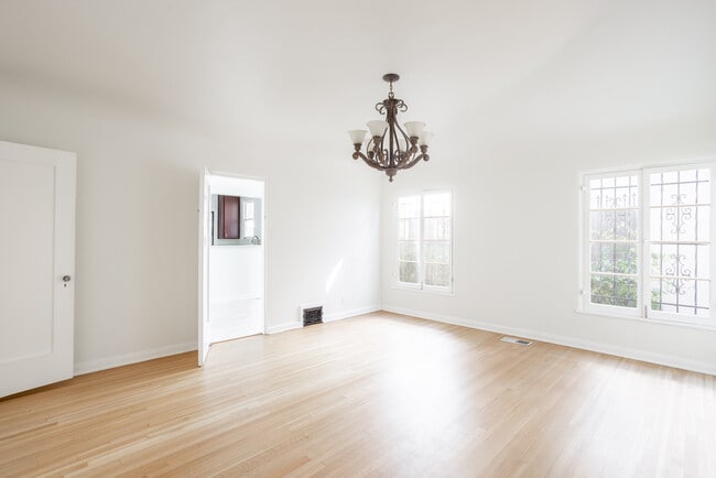 Building Photo - 165 S Mansfield Ave