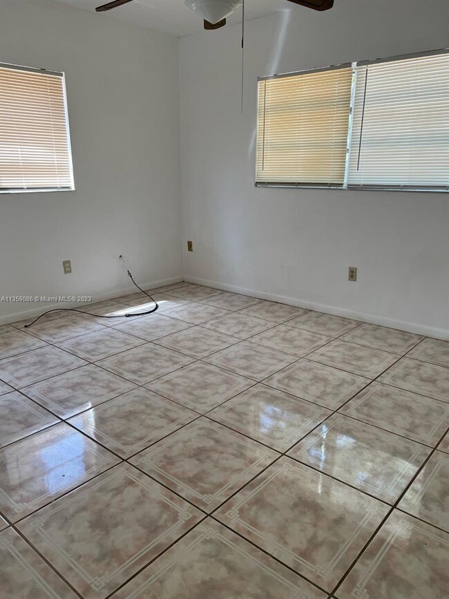 Foto del edificio - 1320 NE 117th Ter