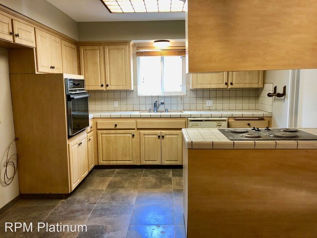 Building Photo - 4 br, 2.5 bath House - 6468 N 7th Street