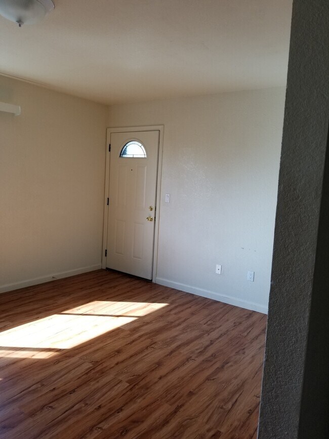 Foto del edificio - A 2 Bdrm, 1 Bath near the heart of Roseville!