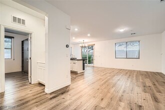 Building Photo - 1009 Bluebell Brook St