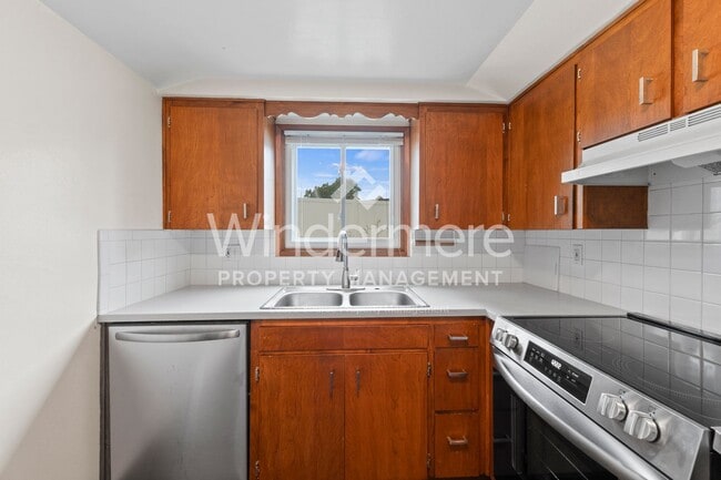 Building Photo - Freshly Updated 2 Bed 1 Bath Spokane Valley property with detached garage / Shop