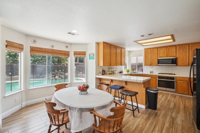 Building Photo - 1009 Garden St