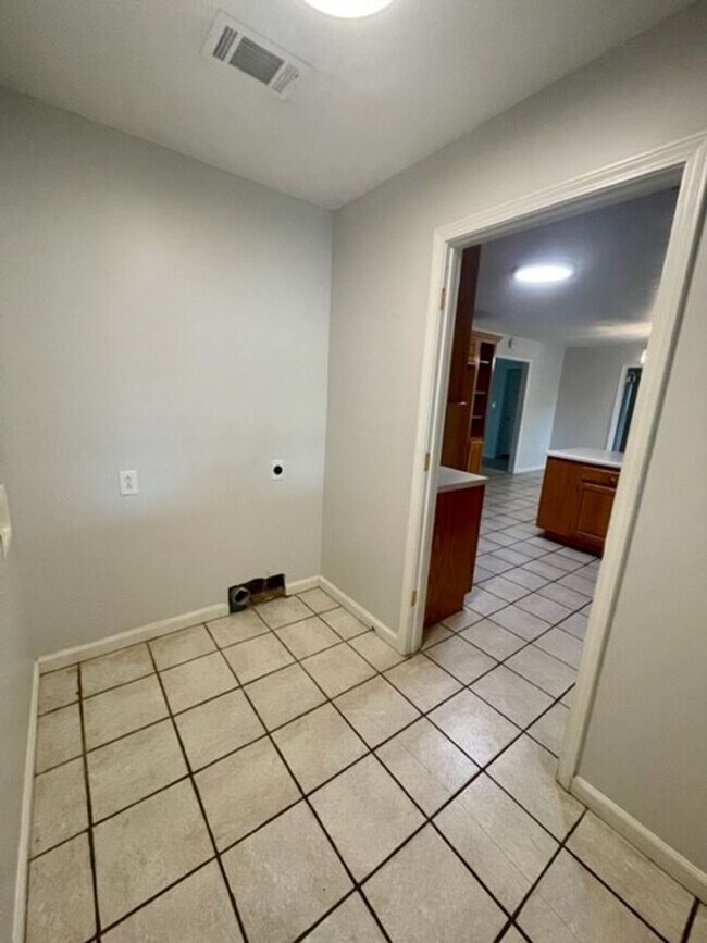 Building Photo - 3 Bedroom / 2 Bath in Truman, AR
