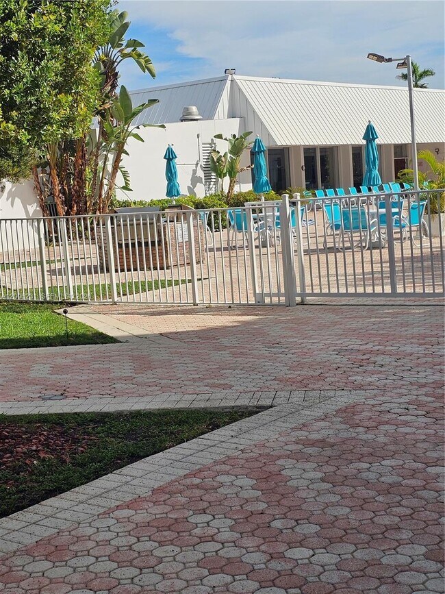 Foto del edificio - 20400 W Country Club Dr