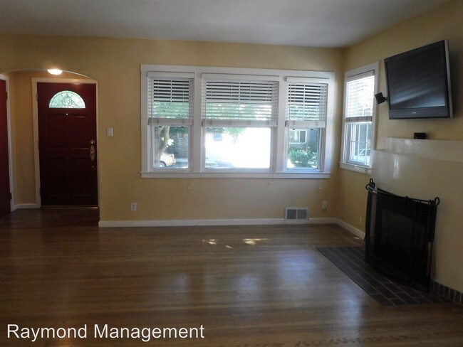 Building Photo - 617 23rd St