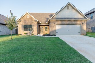 Building Photo - 113 Striker Ln