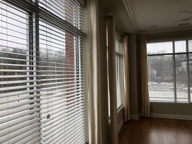 Foto del edificio - 345 Frazier Ave