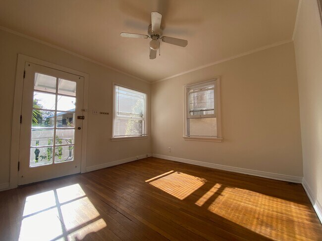 Building Photo - 812 N Hayworth Ave