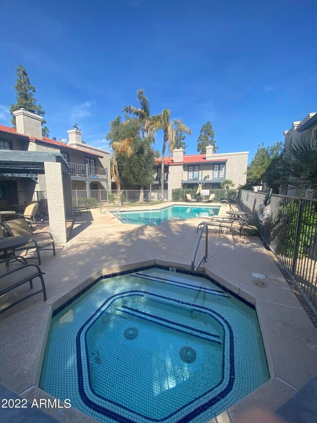 Foto del edificio - 15402 N 28th St