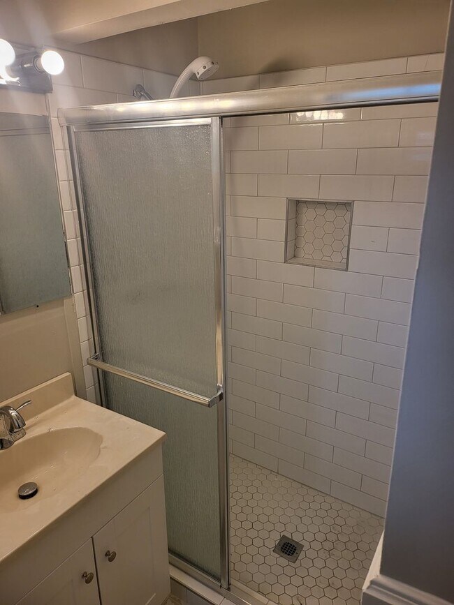 Foto del edificio - Nice ranch style house on great lot in Mad...