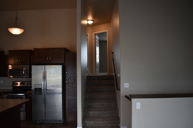 Building Photo - 3 Bed 3 Bath Twin Home