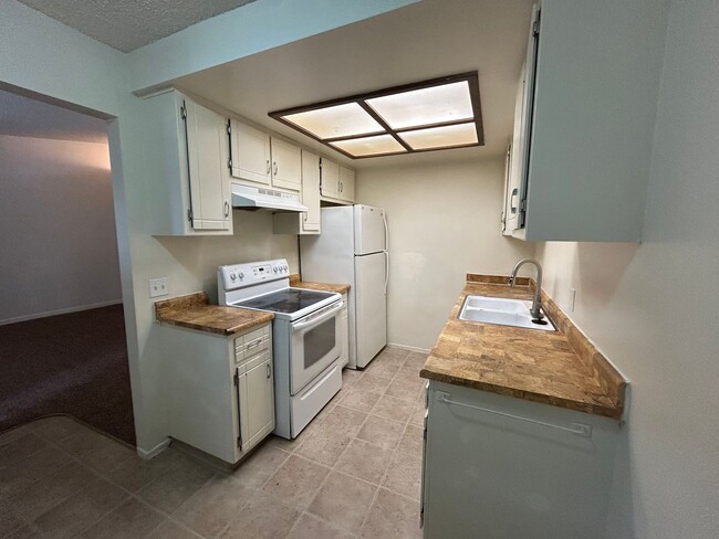 Building Photo - Spacious 2-Bedroom, 1-Bath Apartment in At...