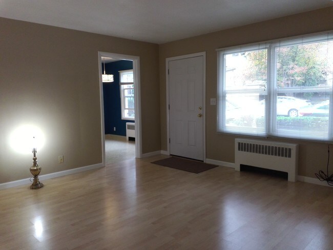 living room 15'3"X16'10" - 3440 SE Madison St