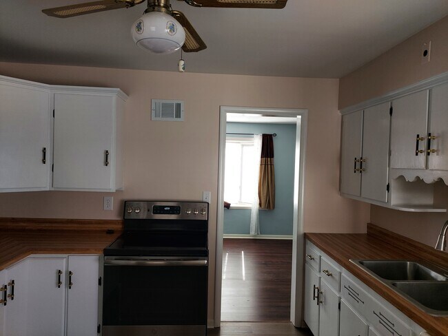 Cocina - 202 Renrose Ave