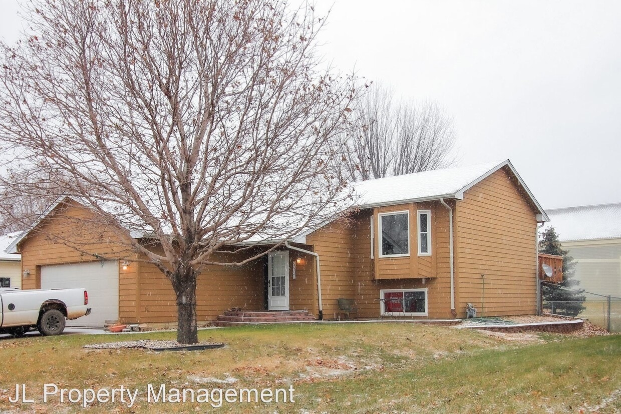 4 br, 2 bath House 2208 S Larch Avenue House Rental in Sioux Falls