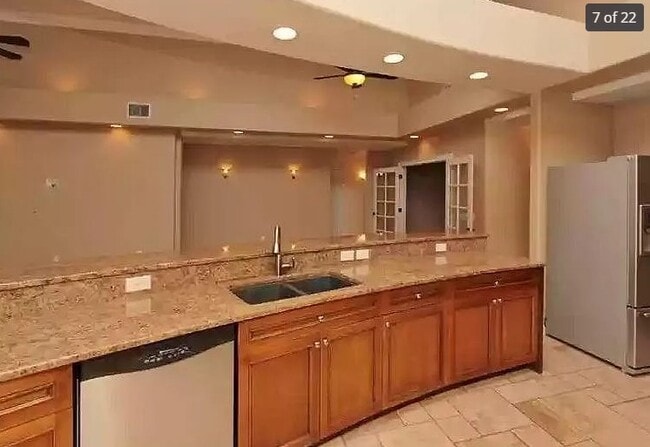 Building Photo - 4606 Cloverlawn Dr