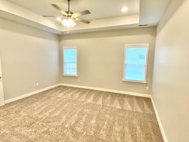 Foto del edificio - Now Leasing a 5-bedroom 3 bath home in Walls, Mississippi at Mallard Park