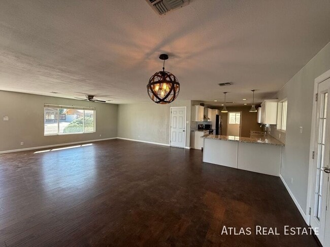 Building Photo - 6820 E Pinchot Ave