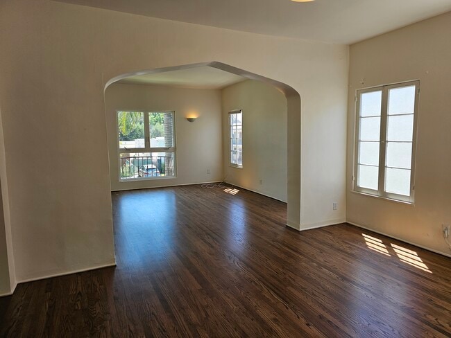 Building Photo - 751 N Edinburgh Ave