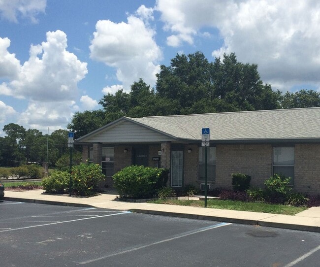 Foto del edificio - 130-152 Homestead Rd S