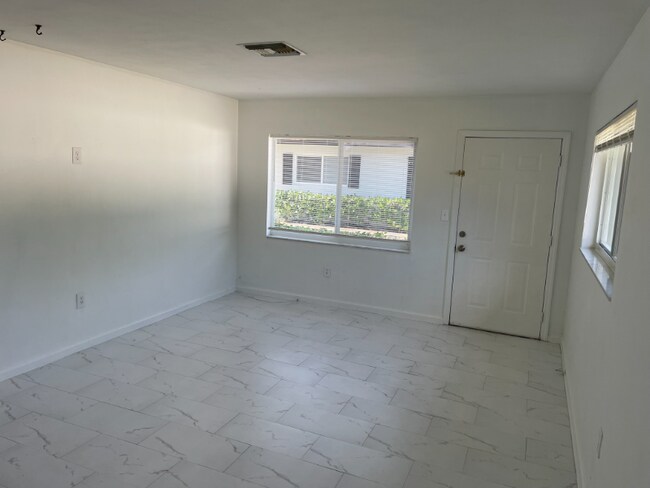 Foto del edificio - 627 92nd Ave N